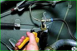 Removing the rear brake hose