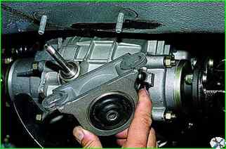 How to remove and install the VAZ-2121 transfer case