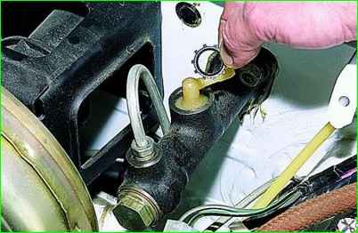 Removing the clutch master cylinder