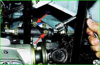 How to remove the gearbox of a VAZ-2121 car