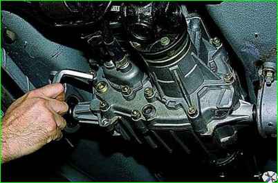 How to change the oil in the transfer case