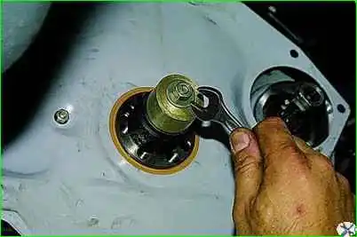 Reemplazo del soporte del cojinete del eje de entrada Reemplazo del cojinete de soporte del eje de entrada