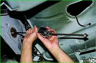 Reemplazo del soporte del cojinete del eje de entrada Reemplazo del cojinete de soporte del eje de entrada