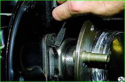 How to remove and repair the rear axle axle shaft of a VAZ-2121