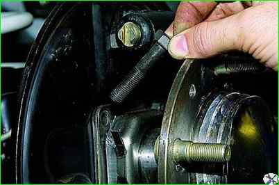 How to remove and repair the rear axle half-shaft VAZ-2121