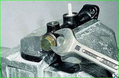 Repair of the clutch master cylinder