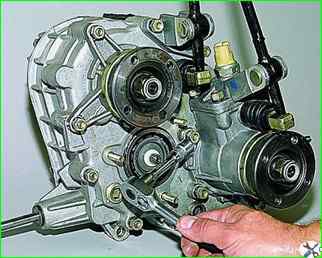 How to disassemble the transfer case VAZ-2121