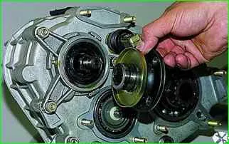 How to disassemble the VAZ-2121 transfer case