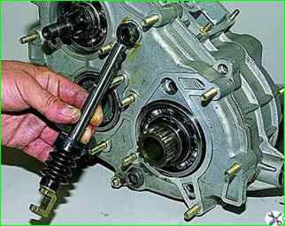 How to disassemble the transfer case VAZ-2121