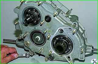 How to disassemble the VAZ-2121 transfer case