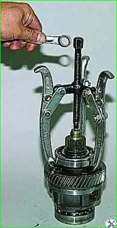 How to disassemble the transfer case VAZ-2121