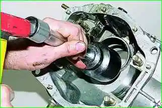 Разборка редуктора переднего моста ВАЗ-2121