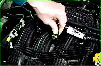 Замена свечей зажигания автомобиля Lada Xray Замена свечей зажигания автомобиля Lada Xray