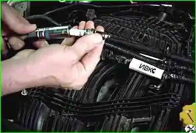 Замена свечей зажигания автомобиля Lada Xray Замена свечей зажигания автомобиля Lada Xray