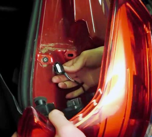 Как снять задние фонари автомобиля Lada Xray