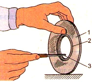 Измерение зазора в замке поршневого кольца