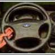 Entfernen des Lenkrads eines Lada Kalina-Autos