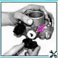 Узел дроссельной заслонки инжекторного двигателя