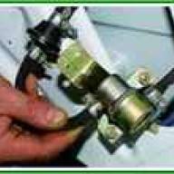 Как снять узлы системы улавливания паров топлива ВАЗ-21214