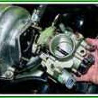 Как снять дроссельный узел и регулятор холостого хода автомобиля ВАЗ-21214