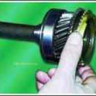Dismantling and assembling the input shaft of the GAZ-2705 gearbox