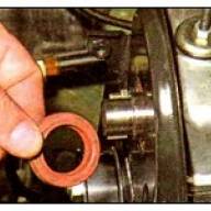 How to replace the camshaft oil seal of the VAZ-21114 engine